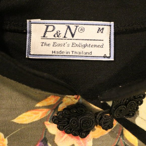 Blossom Asia print top with neck clasp - Picture 4 of 5